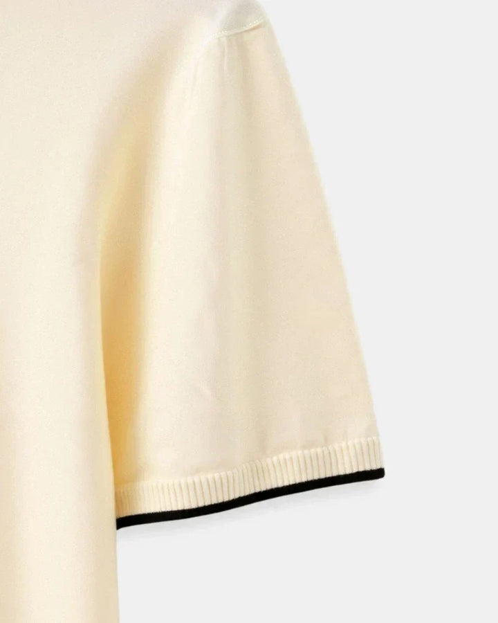 MAßGESCHNEIDERTE POLOSHIRT AUS PIQUÉ MIT KONTRASTDETAILS